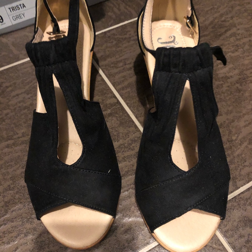 Size 9 black espadrille sandals